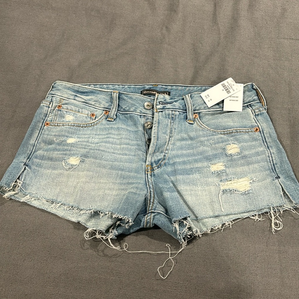 New with tags Abercrombie boyfriend short